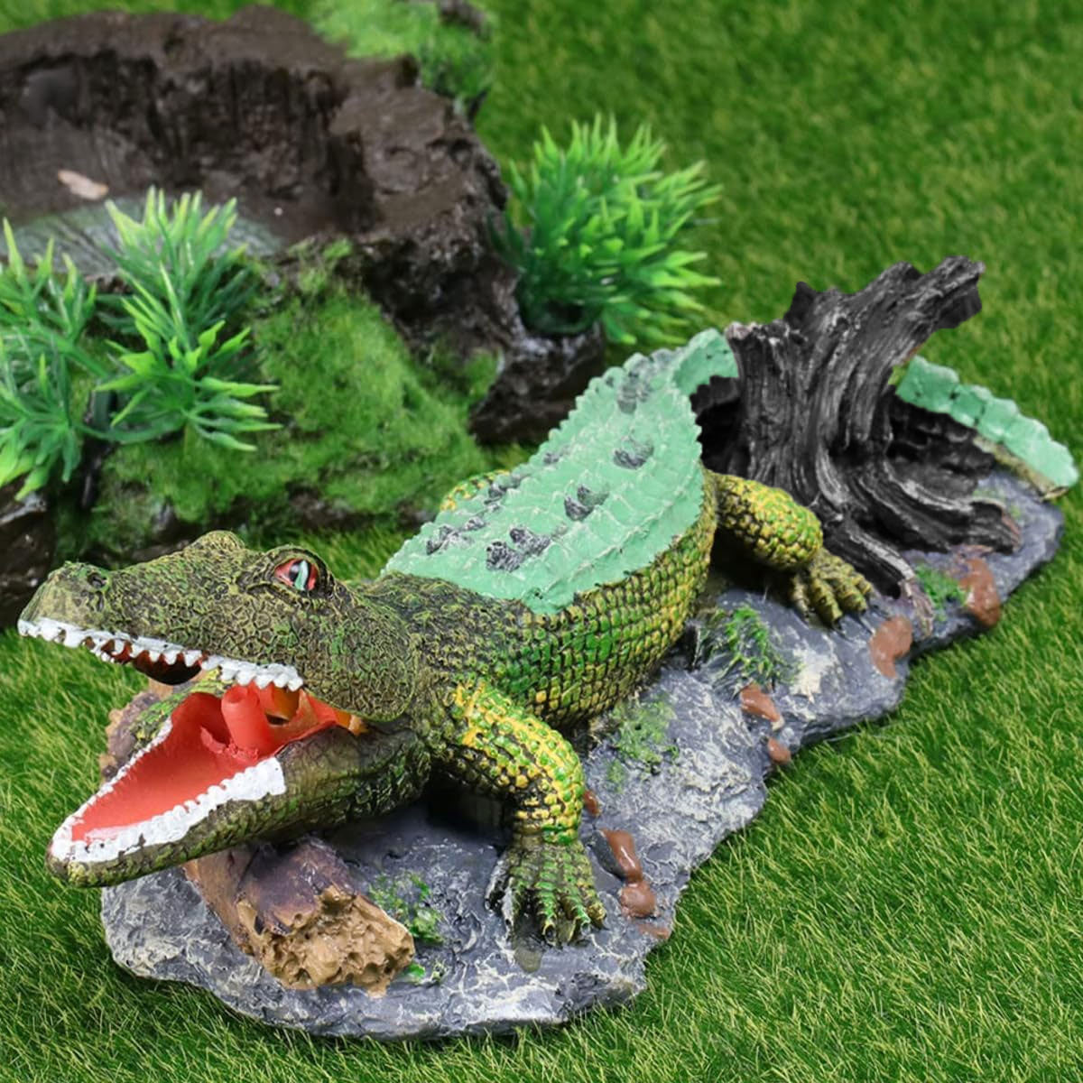 Crocodile Aquarium Ornament With Bubble Stone