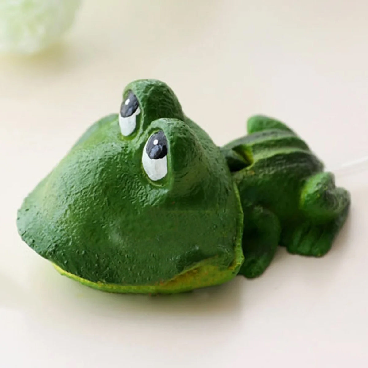 Aquarium Frog Ornament Cute Frog Decor for Fish Tank with Air Bubble Feature