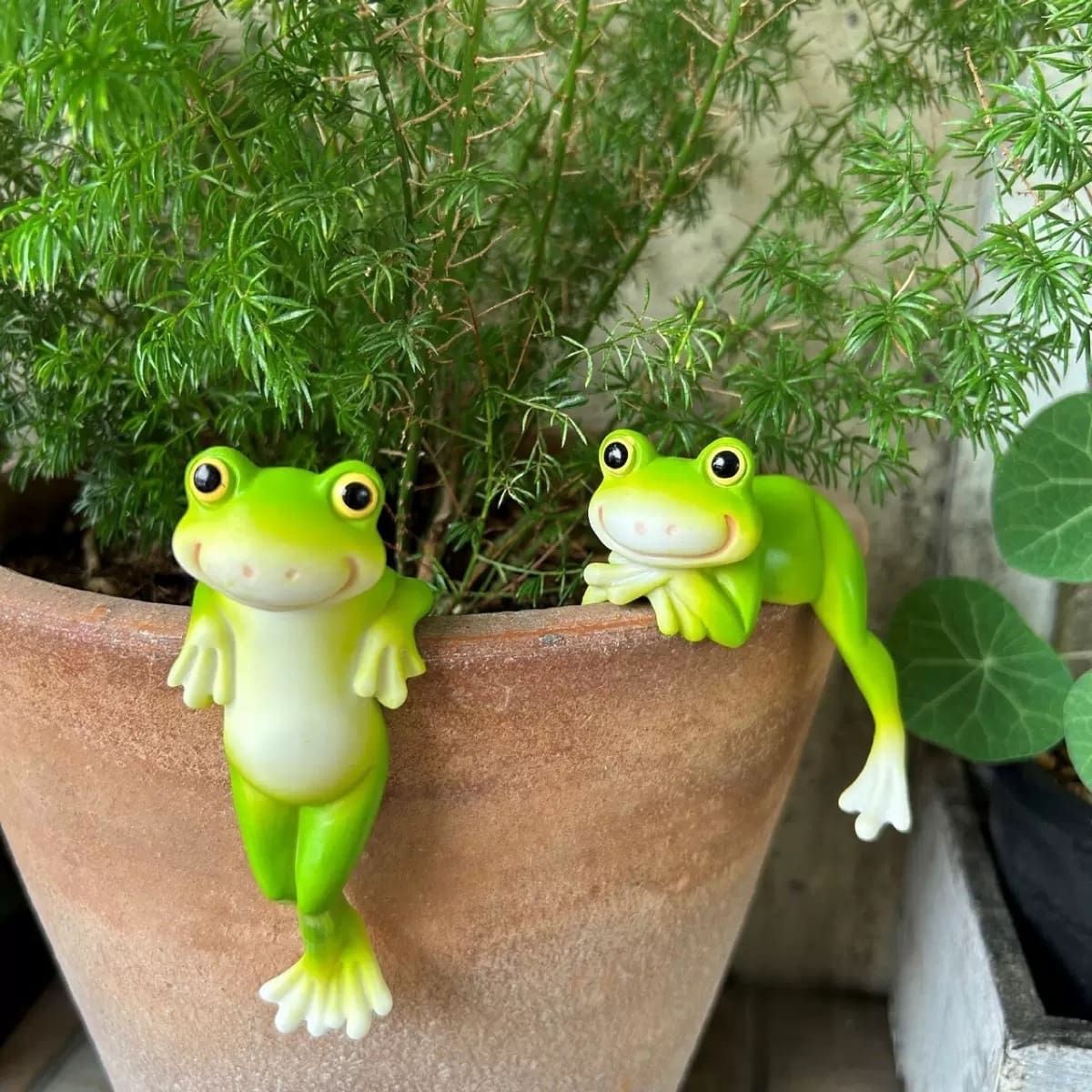 2 Pcs Resin Hanging Frog Ornaments for Pots