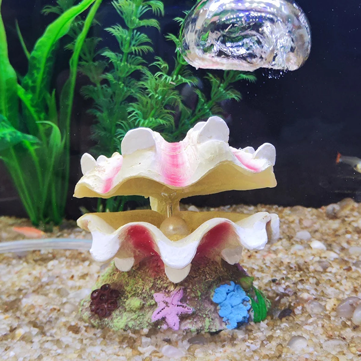 Animated Clam Shell Aquarium Ornament